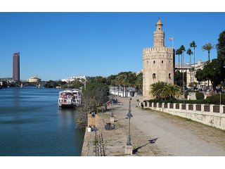 640px-Canal_de_Alfonso_XIII_Torre_del_Oro_Sevilla